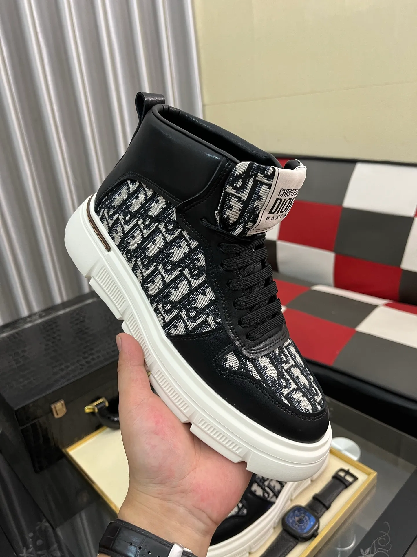 Men's shoes💰420⌚️⌚️[Dior] Dior's new men's genuine leather casual shoes, the highest version on the market, any comparison is welcome🆚! The original leather has excellent texture and is super high-end! Fetal sheep net lining imported from Italy, removable pad! Luxurious materials and fine workmanship, highly recommended! Code number: 38-442️⃣Colors available
